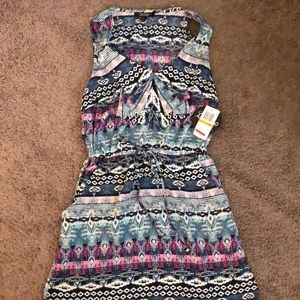 Cute sleeveless dress with tie waist